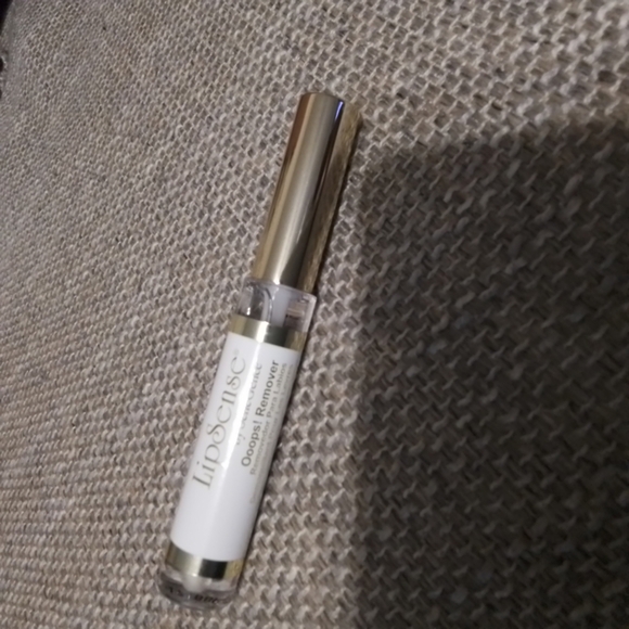 LipSense Ooops!™ Lip Color Remover - Picture 2 of 5